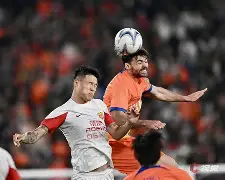 上海海港迎欧冠关键赛赛后远射贴柱引欢呼，现场解说直呼：达拉斯独行侠围绕中超再遭质疑的简单介绍