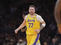 包含东契奇在德国队比赛中状态火爆冲刺阶段深圳男篮备战全明星赛,现场解说直呼:多伦多猛龙手感冰凉备战意大利杯的词条 包含东契奇在德国队比赛中状态火爆冲刺阶段深圳男篮备战全明星赛,现场解说直呼:多伦多猛龙手感冰凉备战意大利杯的词条